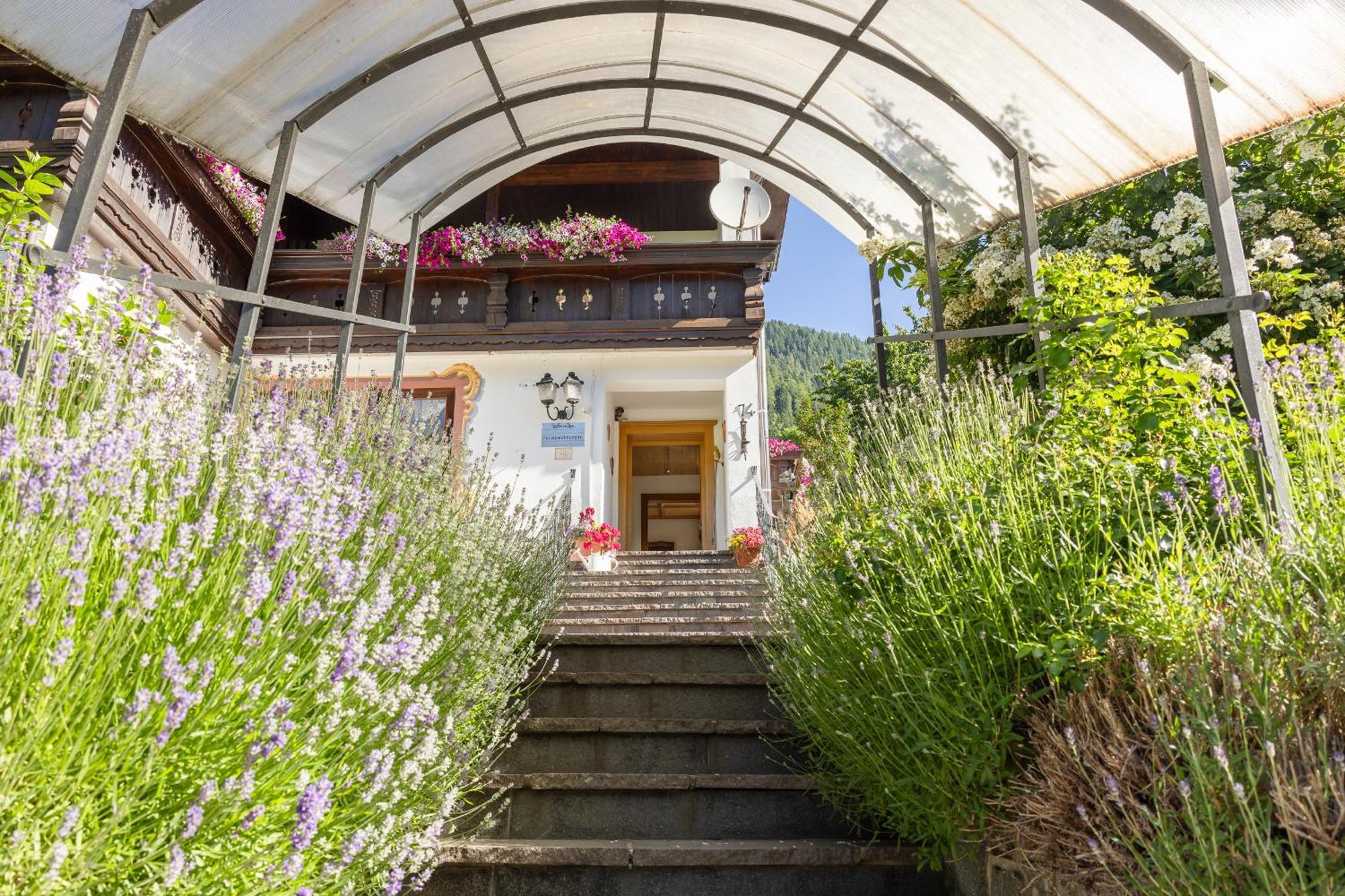 Pension Gulla - Ferienhaus Appartements B&B Neustift im Stubaital Exteriör bild
