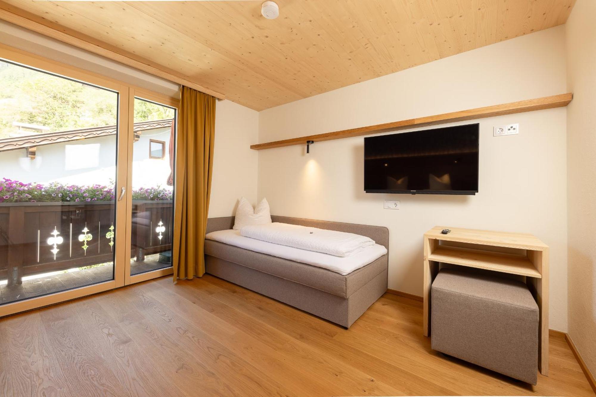 Pension Gulla - Ferienhaus Appartements B&B Neustift im Stubaital Exteriör bild